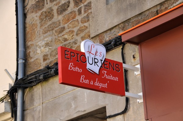 SIGNALÉTIQUE & ENSEIGNES : Enseigne drapeau à Saint-Malo