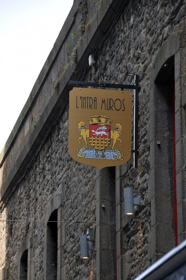 SIGNALÉTIQUE & ENSEIGNES : Enseigne drapeau à Saint-Malo