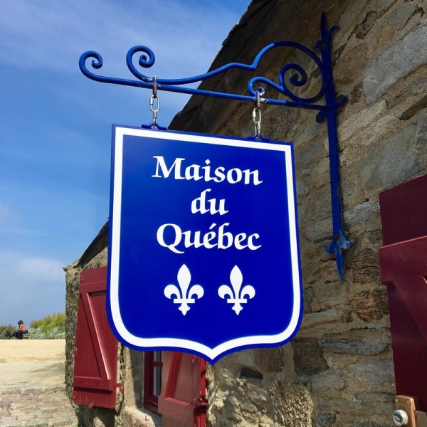 SIGNALÉTIQUE & ENSEIGNES : Enseigne drapeau à Saint-Malo