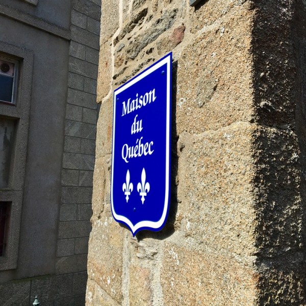 SIGNALÉTIQUE & ENSEIGNES : Panneau enseigne à Saint-Malo