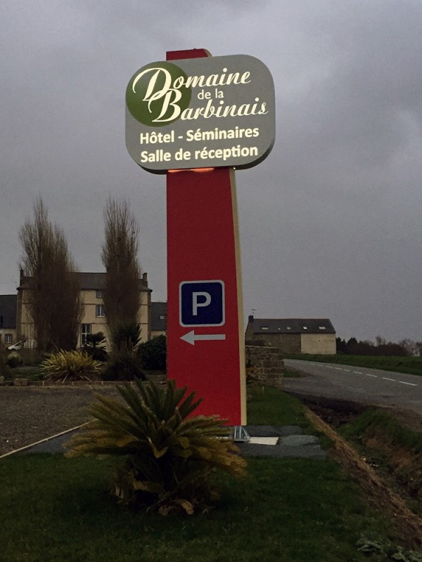 SIGNALÉTIQUE & ENSEIGNES : Totems à Saint-Malo