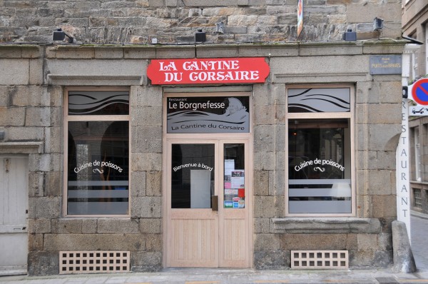 SIGNALÉTIQUE & ENSEIGNES : Vitrines avec décor adhésif<br>(opaque, dépoli et translucide) à Saint-Malo